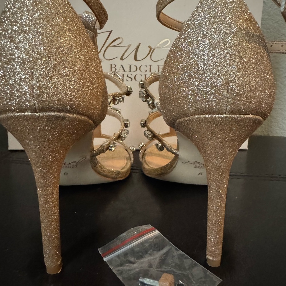 Badgley Mischka Adela Gold Strappy Heels Sz 6 - Picture 2 of 9